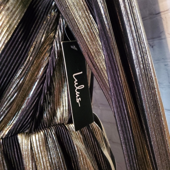 Size large, short, sexy dress from Lulus - Picture 2 of 7